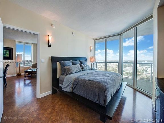 2nd image of 1900 N Bayshore Dr APT 3218