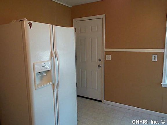 5th image of 205 Elm St