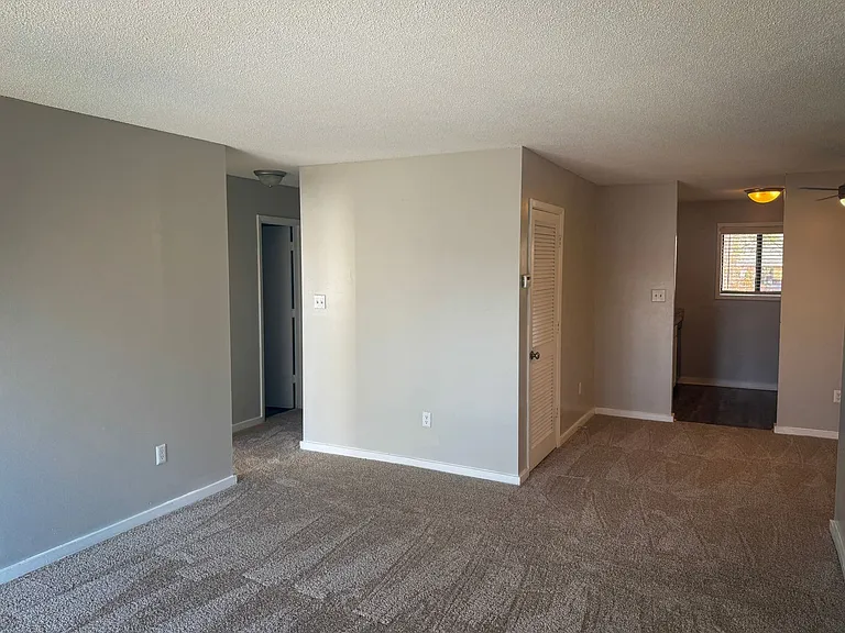 Berkshire Apartments — Photo 6