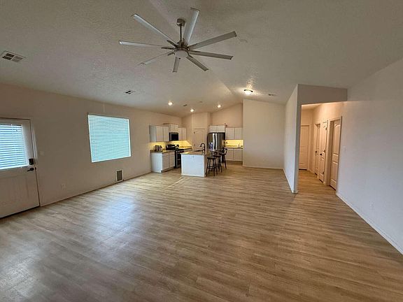 4th image of 15 Mountain View Ln