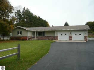 10821 S Dalzell Rd, Traverse City, MI 49684