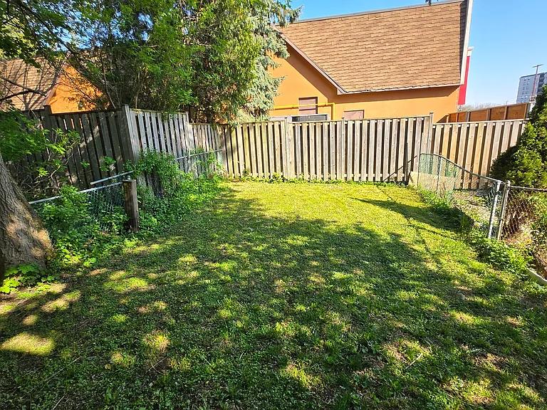 110 Overlea Dr — Photo 24