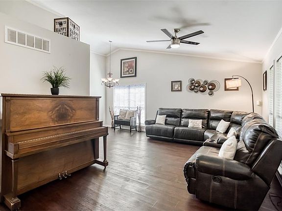 4th image of 5741 Diana Dr