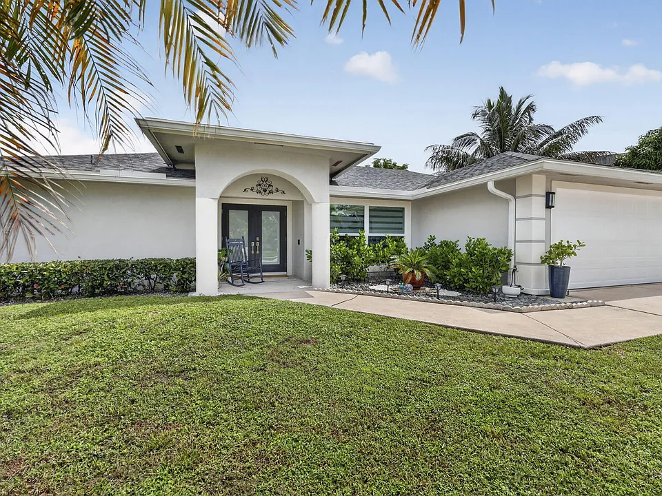 1390 Pine Valley Dr