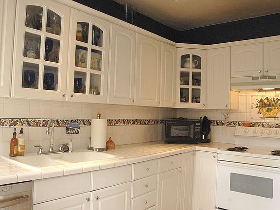 4th image of 421 Marmore Ave