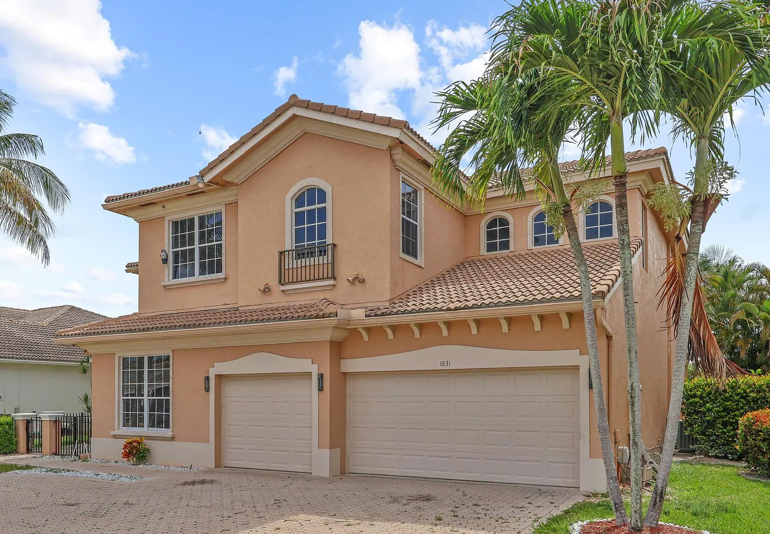 5 bed, 4267 sqft, $8,995 — Photo 3