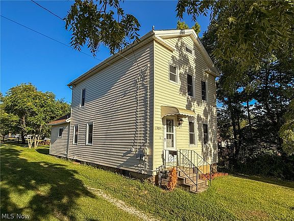 3rd image of 323 S Huntington St