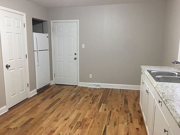4th image of 2153 N Latrobe Ave
