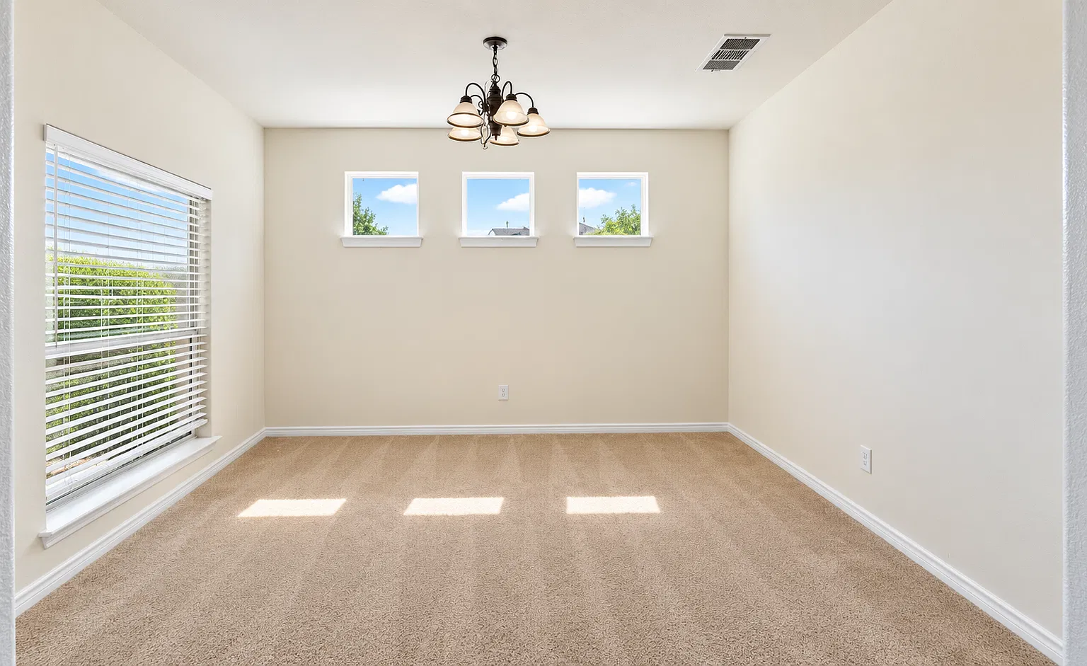 4 bed, 2848 sqft, $2,000 — Photo 3