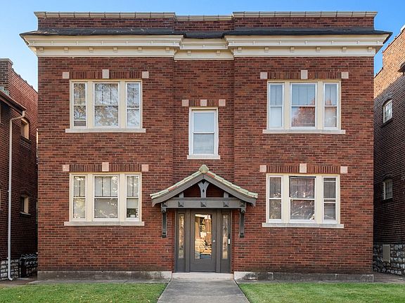 3rd image of 4950 Winona Ave #1W-20