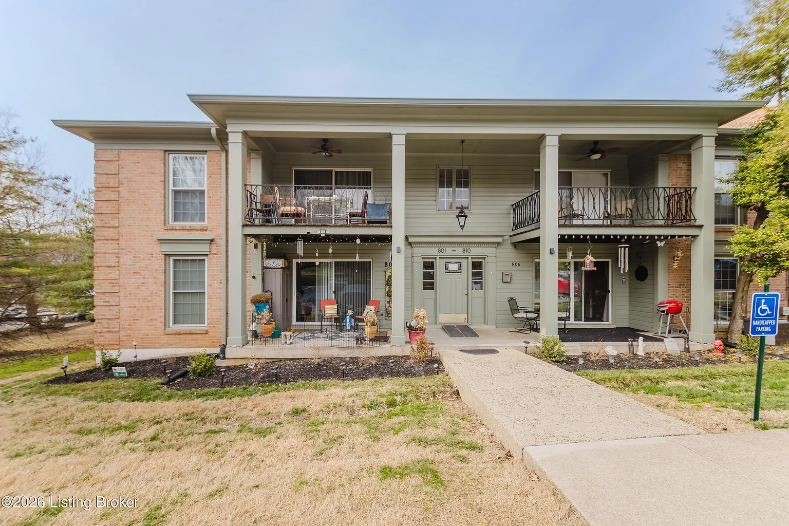 802 Highwood Dr photo 1