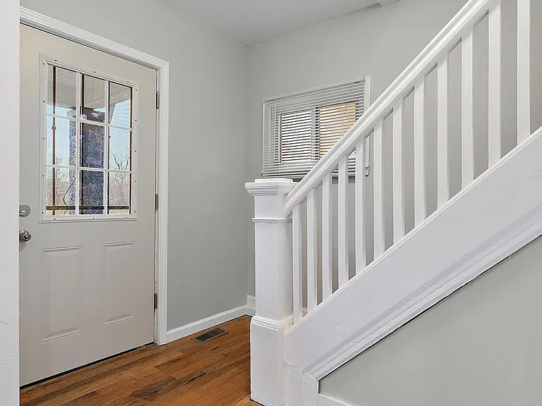 276 Kenilworth St — Photo 5