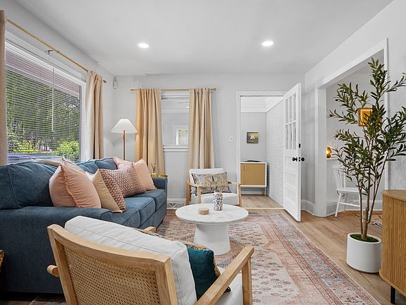 4th image of 2020 Eastway Dr