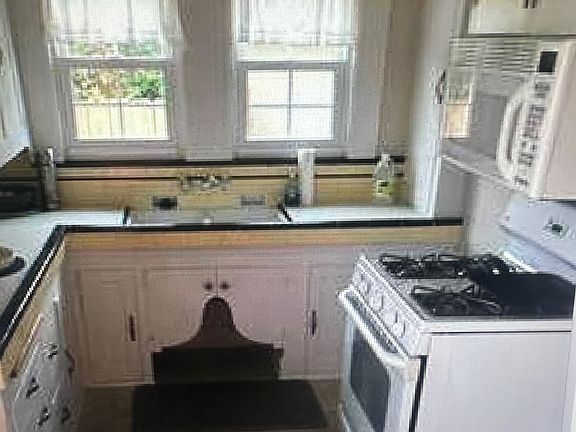 3rd image of 4520 Mississippi St