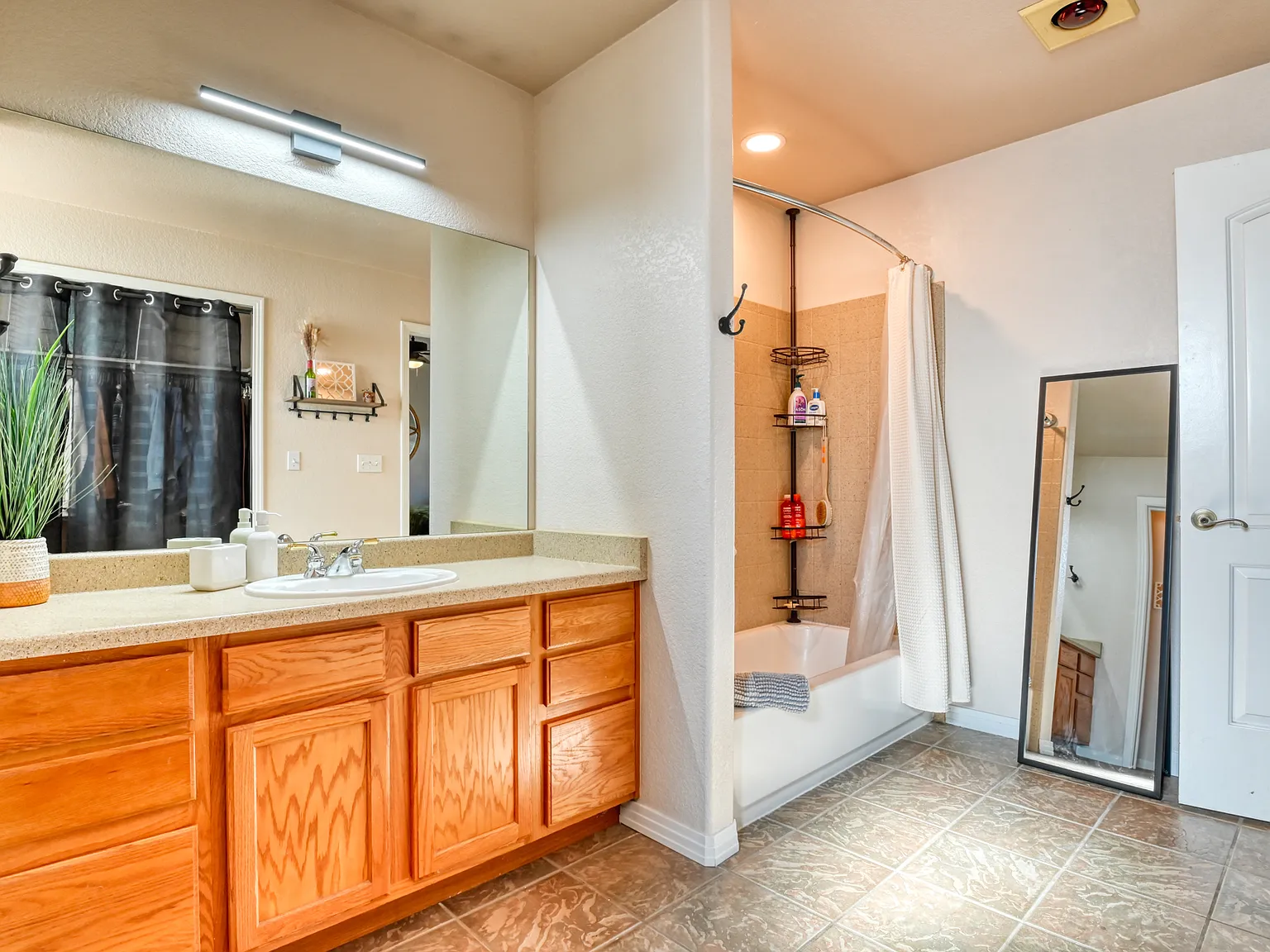2 bed, 930 sqft, $2,900 — Photo 4
