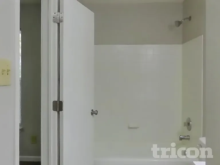 2414 Summerwood Ln — Photo 11