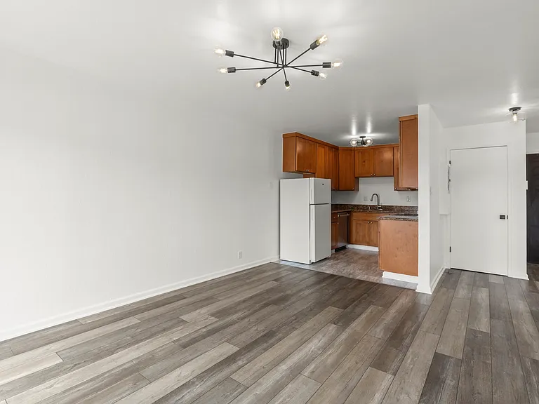 The Edgeworth Apartments — Photo 9