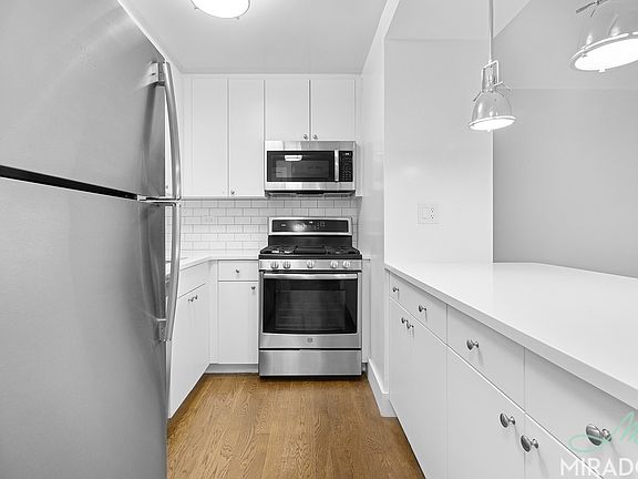 5th image of 330 E 39th St APT 7G