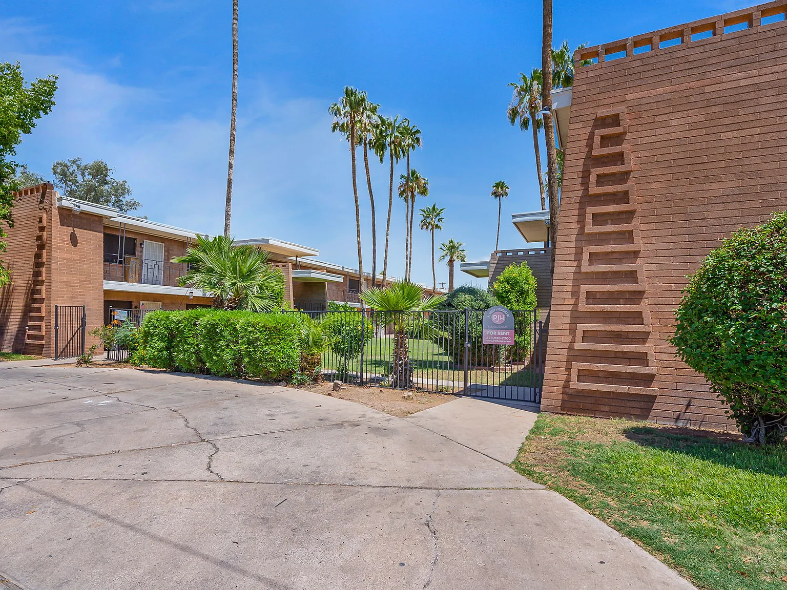420 E McMurray Blvd Apts — Photo 3