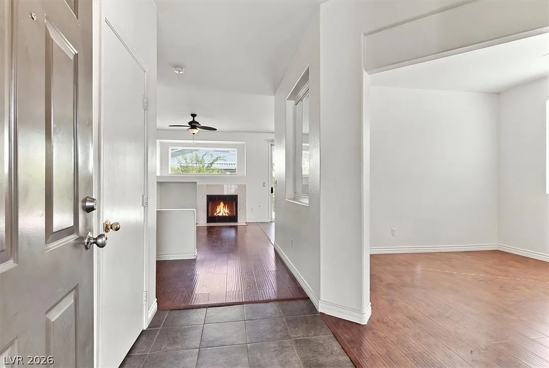 2 bed, 2.0 bath, 1144 sqft, $1,995 — Photo 3