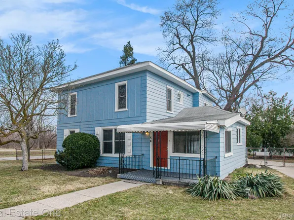 54 Division St, Oxford, MI 48371