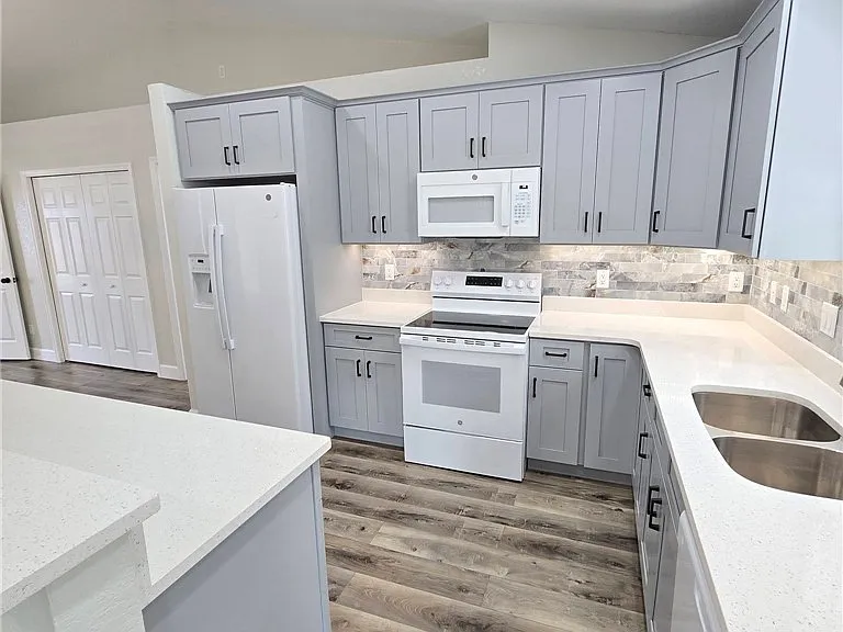 120 Clinton Ave — Photo 11