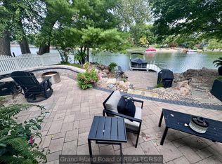 11 Kuester Lk, Grand Island, NE 68801