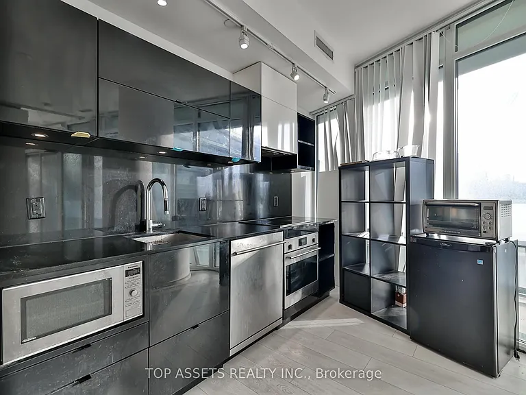 125 Peter St #602 — Photo 13