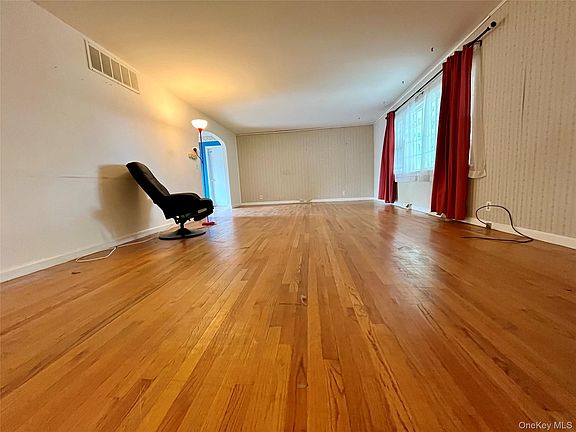 4th image of 370 Greeves Road