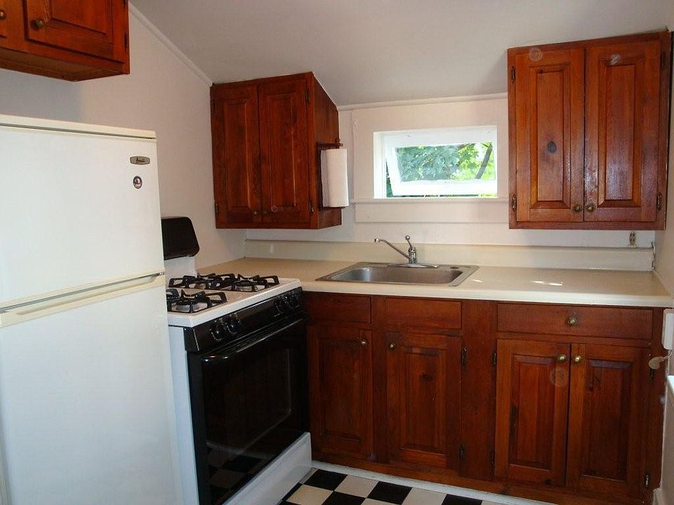 1st image of 121 Caroline St #6