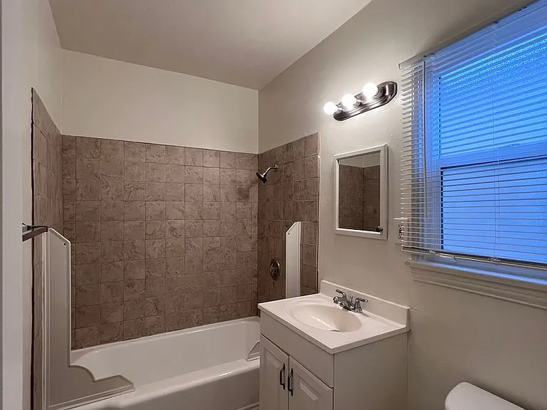 3211 Madison Ave #B — Photo 15