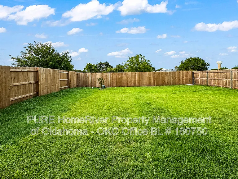 2516 Rosewood Ln — Photo 18