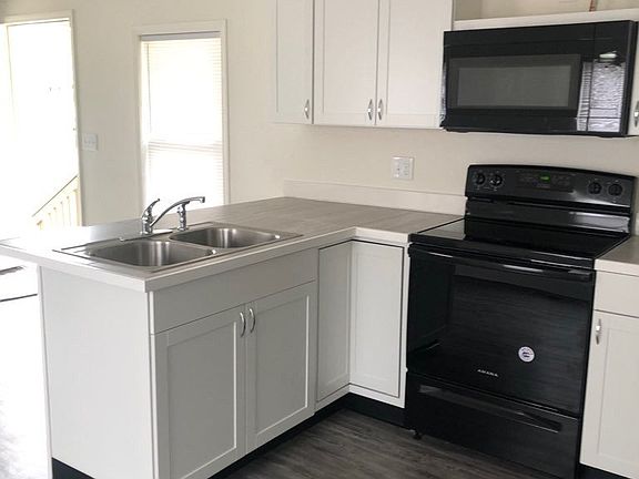 3rd image of 1039 Ross Ln