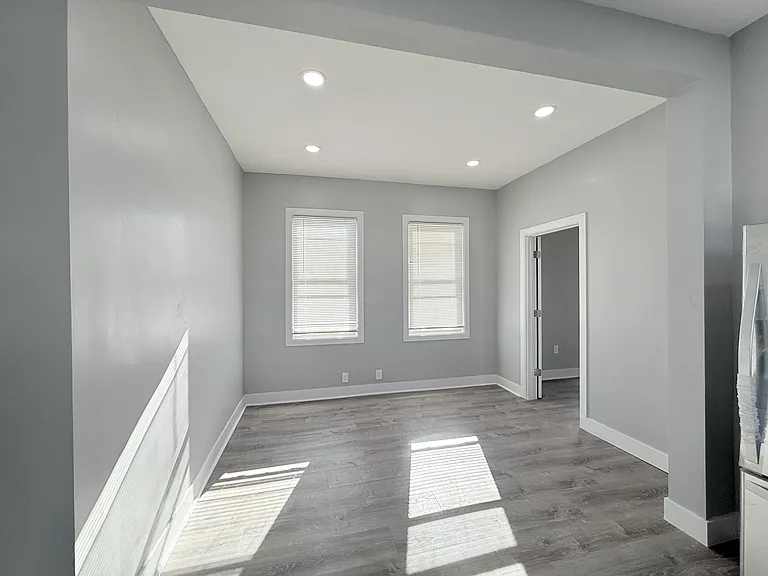 46 Hayward Ave #2 — Photo 2