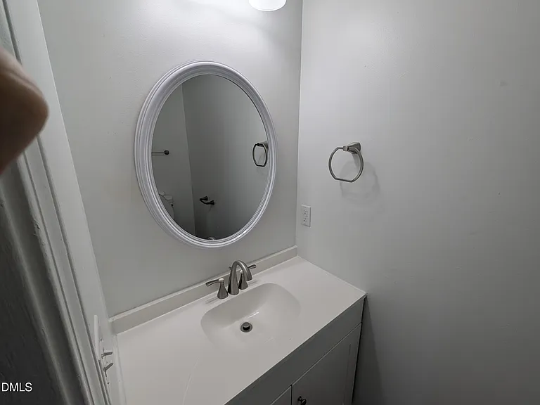 1005 Shades Pl — Photo 12
