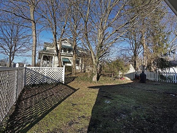 2nd image of 404 E Mulberry St #B