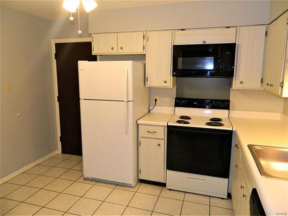 4th image of 2764 Blackforest Dr APT B