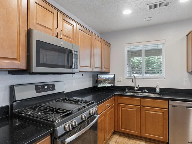 1740 Black Gold St SE — Photo 18