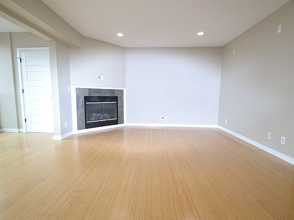 3rd image of 400 Melrose Ave E APT 402