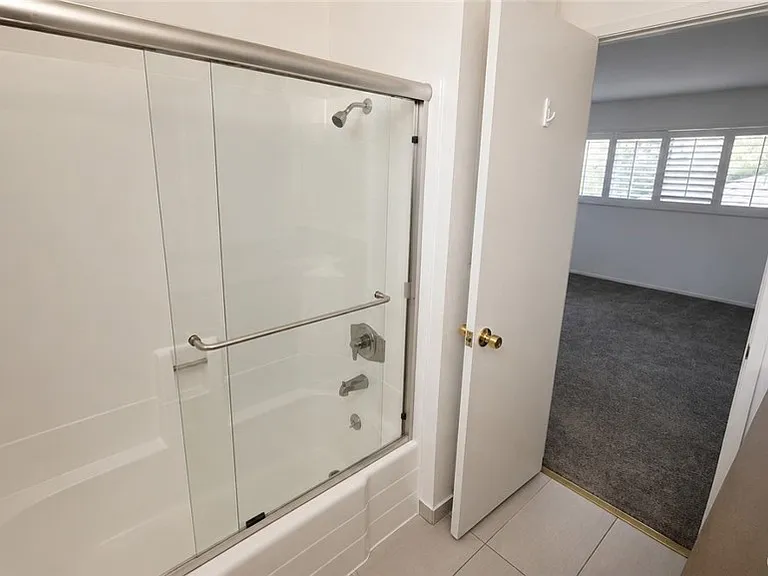 5255 Bellingham Ave — Photo 9