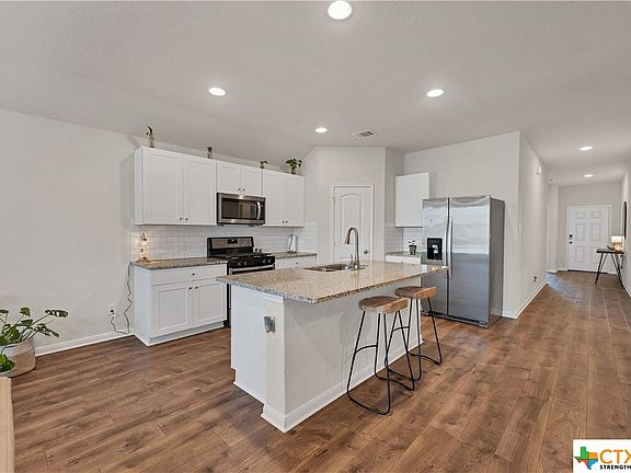 5th image of 370 Northshore Trl