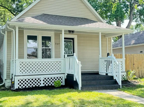 727 Water St, Hobart, IN 46342