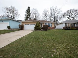 4832 N Sedgewick Rd, Lyndhurst, OH 44124