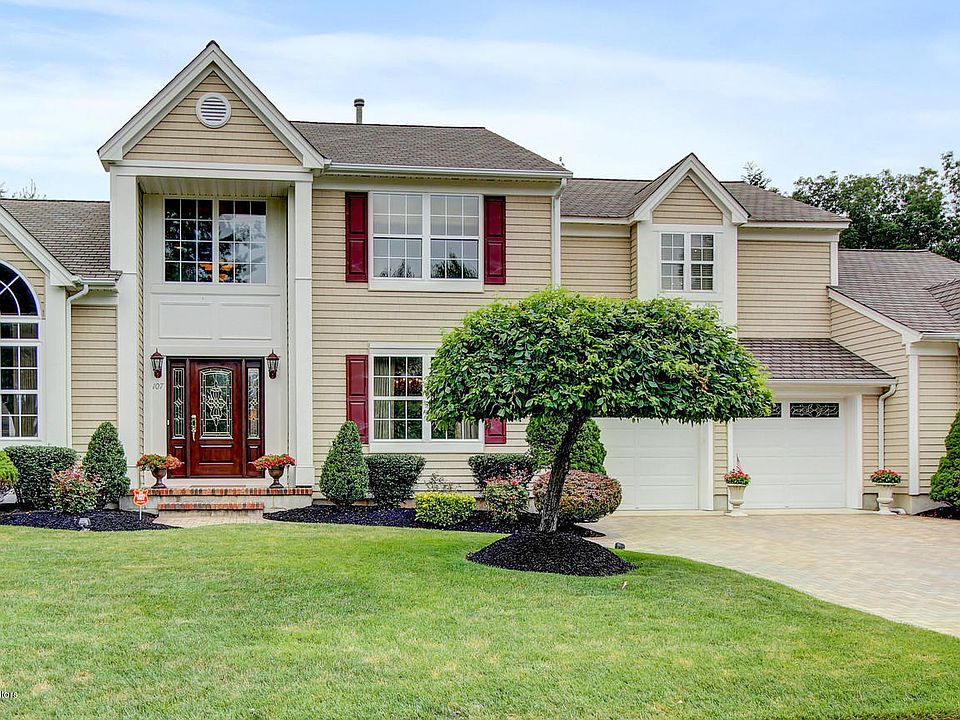 1st image of 107 Grande Woodlands Way