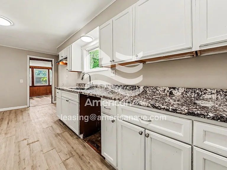1431942_006_kitchen_6.jpg