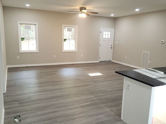 3rd image of 8600 Hobbs Ml