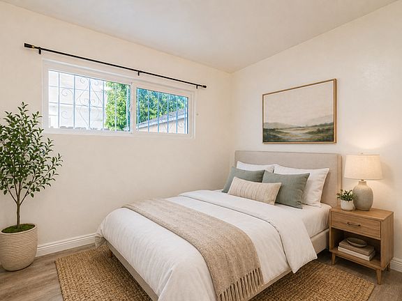 5th image of 2122 E 10th St #2