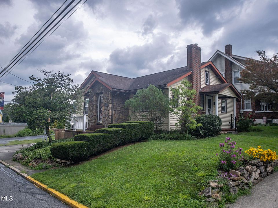 1st image of 215 Spring St