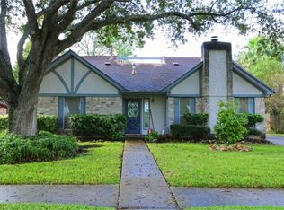 511 Woodcombe Dr, Houston, TX 77062
