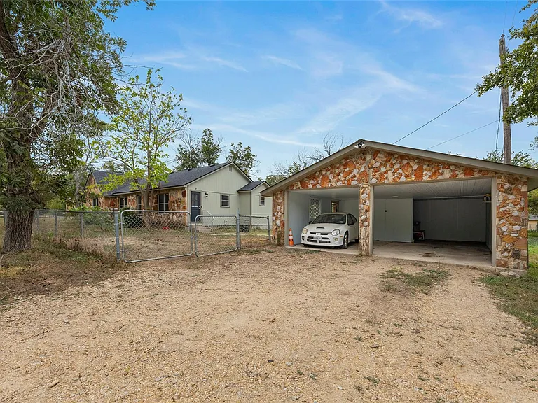 419 N Doak St — Photo 35